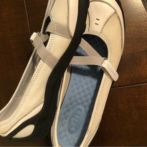 Clarks Provo size 10 comfort shoe. Very comfortable!